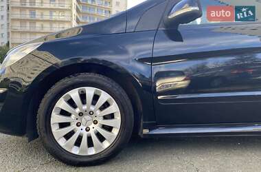 Хэтчбек Mercedes-Benz B-Class 2009 в 