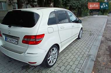 Хэтчбек Mercedes-Benz B-Class 2009 в 