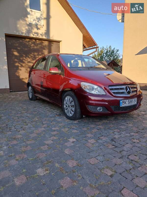 Хэтчбек Mercedes-Benz B-Class 2011 в 