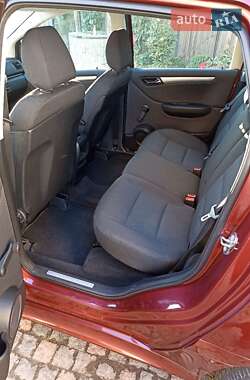 Хэтчбек Mercedes-Benz B-Class 2011 в 