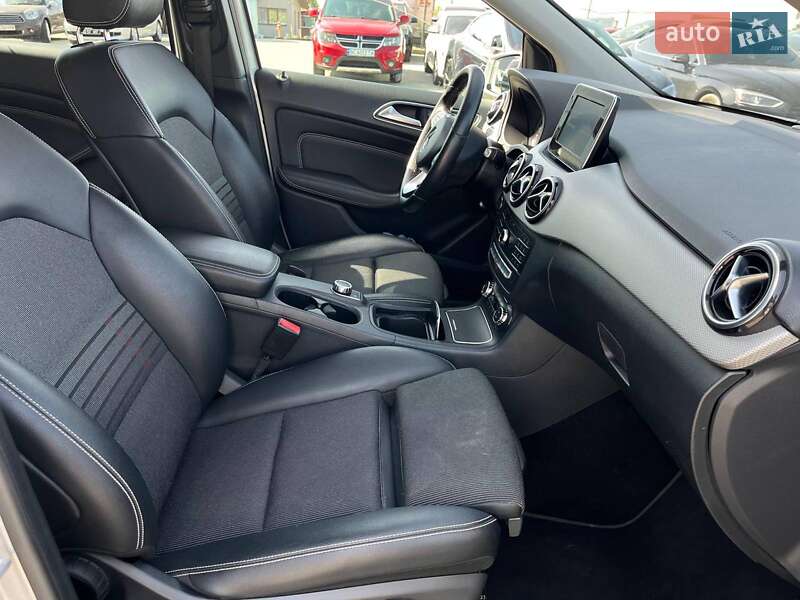 Хэтчбек Mercedes-Benz B-Class 2017 в Львове