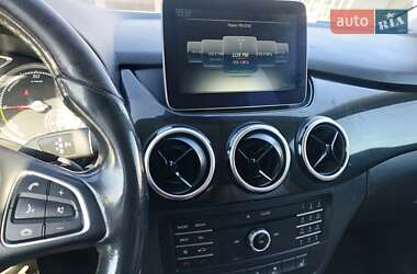 Хэтчбек Mercedes-Benz B-Class 2017 в 