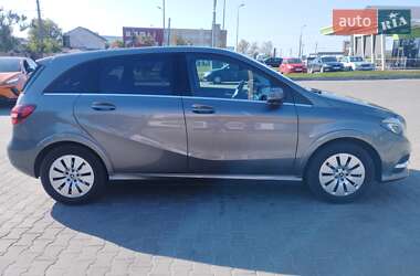 Хэтчбек Mercedes-Benz B-Class 2017 в 