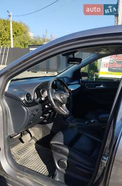 Хэтчбек Mercedes-Benz B-Class 2017 в 