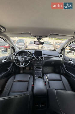 Хэтчбек Mercedes-Benz B-Class 2017 в 