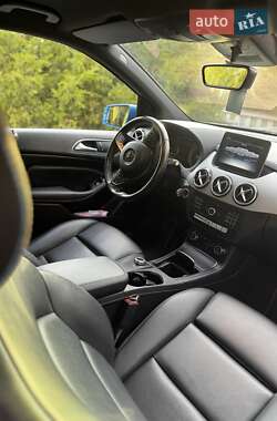 Хэтчбек Mercedes-Benz B-Class 2016 в 