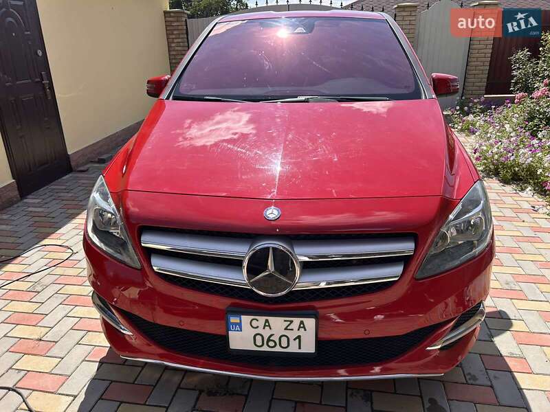 Хэтчбек Mercedes-Benz B-Class 2015 в 