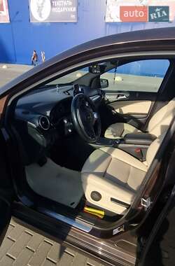 Хэтчбек Mercedes-Benz B-Class 2016 в 
