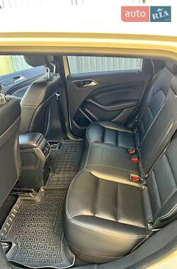 Хэтчбек Mercedes-Benz B-Class 2015 в 