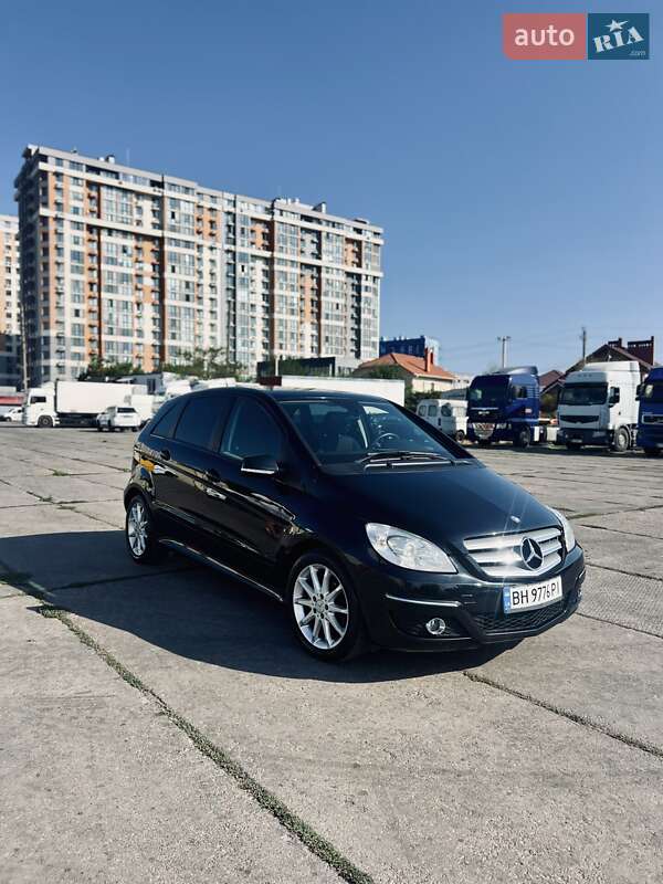 Хэтчбек Mercedes-Benz B-Class 2010 в 