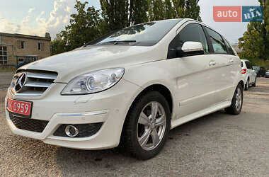 Хэтчбек Mercedes-Benz B-Class 2010 в 