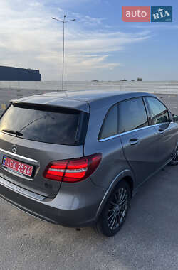 Хэтчбек Mercedes-Benz B-Class 2016 в 