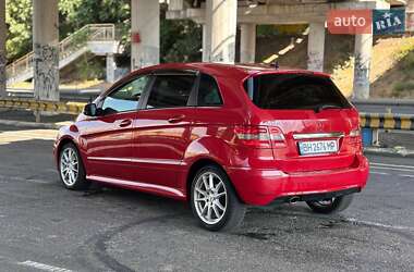 Хэтчбек Mercedes-Benz B-Class 2009 в 