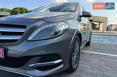Хэтчбек Mercedes-Benz B-Class 2016 в 