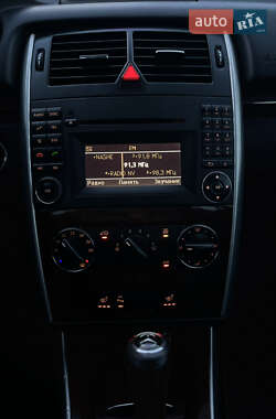 Хэтчбек Mercedes-Benz B-Class 2011 в 