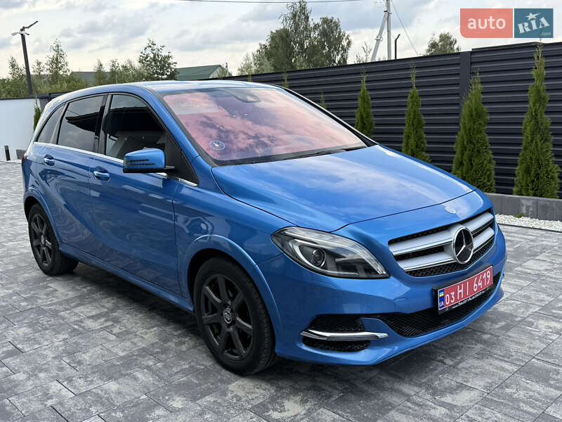 Хэтчбек Mercedes-Benz B-Class 2015 в 