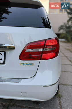 Хэтчбек Mercedes-Benz B-Class 2013 в 