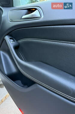 Хэтчбек Mercedes-Benz B-Class 2013 в 