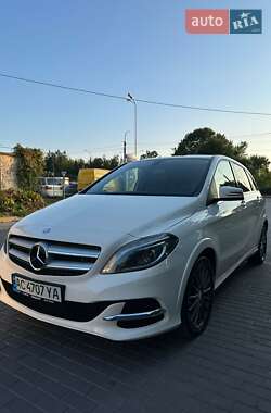 Хэтчбек Mercedes-Benz B-Class 2017 в 