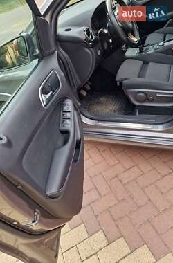 Хэтчбек Mercedes-Benz B-Class 2017 в 