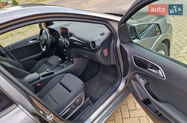 Хэтчбек Mercedes-Benz B-Class 2017 в 