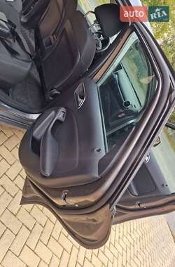 Хэтчбек Mercedes-Benz B-Class 2017 в 
