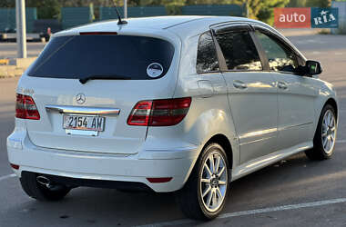 Хэтчбек Mercedes-Benz B-Class 2010 в 