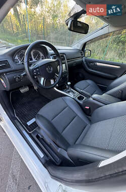 Хэтчбек Mercedes-Benz B-Class 2010 в 
