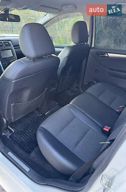 Хэтчбек Mercedes-Benz B-Class 2010 в 