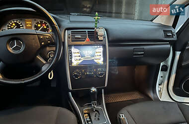 Хэтчбек Mercedes-Benz B-Class 2011 в 