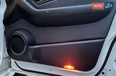Хэтчбек Mercedes-Benz B-Class 2011 в 