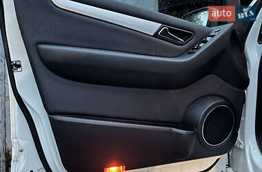 Хэтчбек Mercedes-Benz B-Class 2011 в 