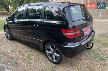 Хэтчбек Mercedes-Benz B-Class 2009 в 