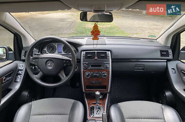 Хэтчбек Mercedes-Benz B-Class 2009 в 