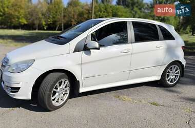 Хэтчбек Mercedes-Benz B-Class 2010 в 