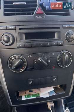 Хетчбек Mercedes-Benz B-Class 2011 в 