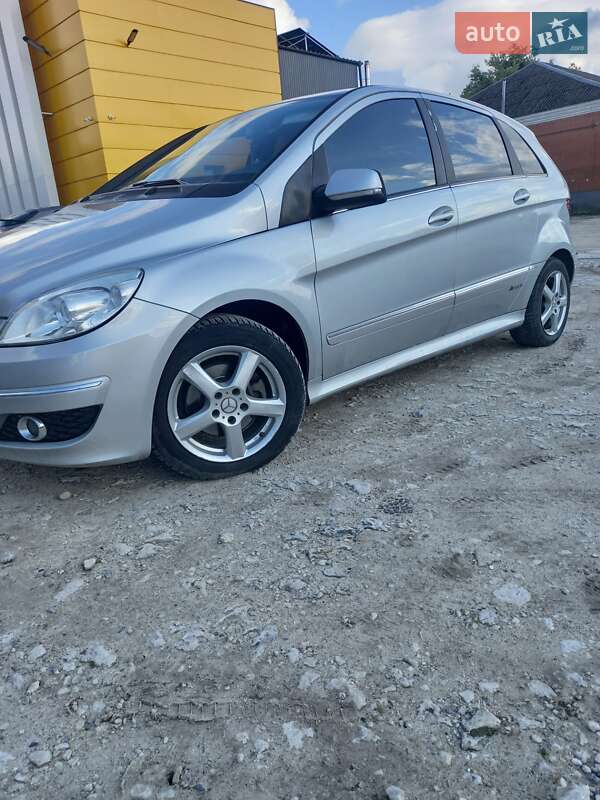 Хэтчбек Mercedes-Benz B-Class 2011 в Шумске