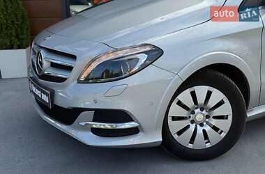 Хэтчбек Mercedes-Benz B-Class 2017 в 