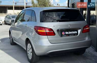 Хэтчбек Mercedes-Benz B-Class 2017 в 