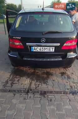 Хэтчбек Mercedes-Benz B-Class 2009 в 