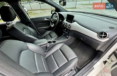 Хэтчбек Mercedes-Benz B-Class 2016 в 