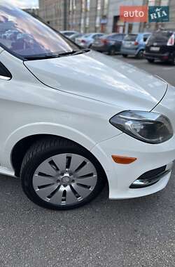 Хэтчбек Mercedes-Benz B-Class 2016 в 