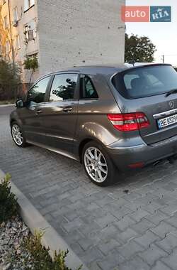 Хэтчбек Mercedes-Benz B-Class 2010 в 