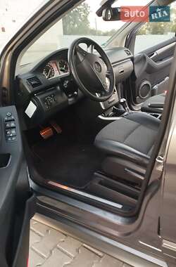 Хэтчбек Mercedes-Benz B-Class 2010 в 