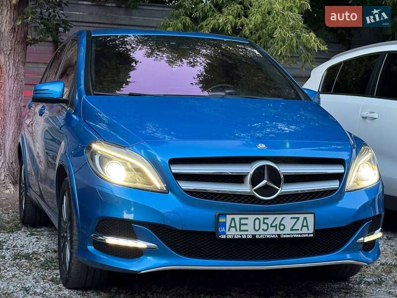 Хэтчбек Mercedes-Benz B-Class 2015 в 