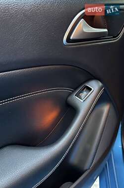 Хэтчбек Mercedes-Benz B-Class 2015 в 