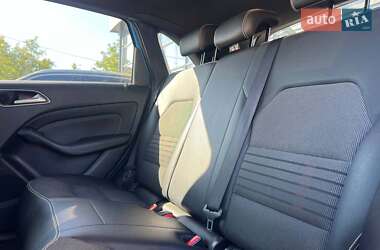 Хэтчбек Mercedes-Benz B-Class 2015 в 