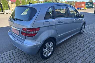 Хэтчбек Mercedes-Benz B-Class 2010 в 