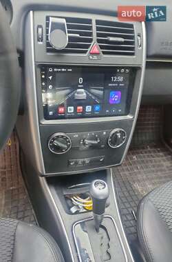 Хэтчбек Mercedes-Benz B-Class 2009 в 