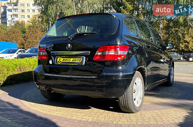 Хэтчбек Mercedes-Benz B-Class 2009 в 